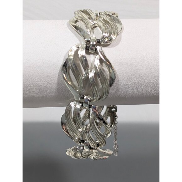 Vintage Coro Silver Tone Textured Swirl Chain Bracelet 6.5 inch Classic MCM - Picture 1 of 8